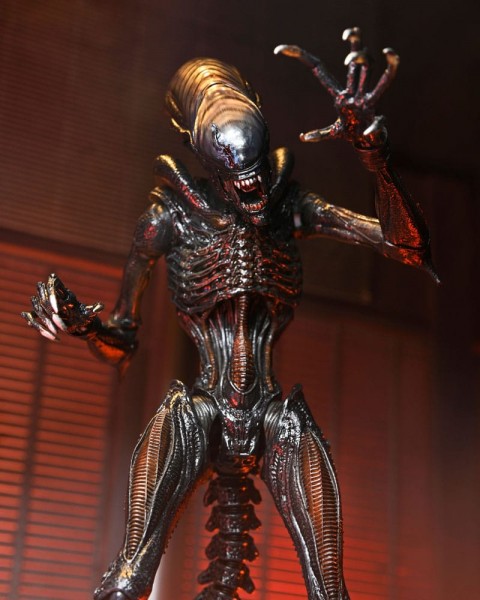 Alien: Romulus Ultimate Actionfigur Scorched Xenomorph 18 cm