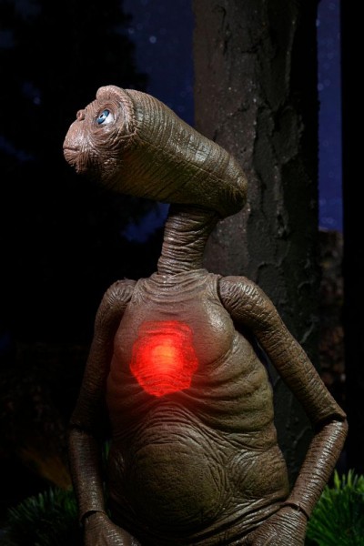 E.T. The Extra-Terrestrial Action Figure Ultimate Deluxe E.T.