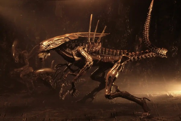 Aliens Alien Queen Resurrection Deluxe Actionfigur