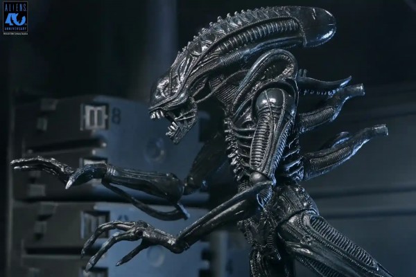 Aliens 40th Anniversary Warrior Xenomorph Black Ultimate Actionfigur