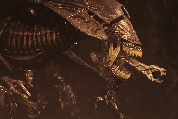 Aliens Alien Queen Resurrection Deluxe Actionfigur