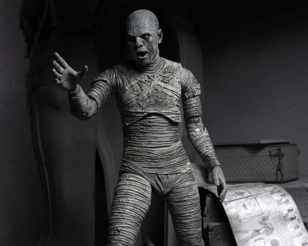 Universal Monsters Action Figure Ultimate The Mummy (Black & White)