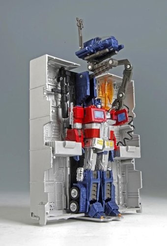 Transformers Platinum Edition Hybrid Style THS-02 G1 Optimus Prime