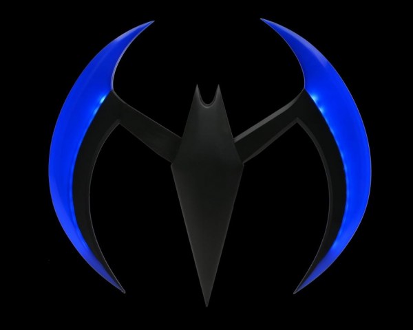 Batman Beyond Prop Replik 1/1 Batarang (Blue with Lights)