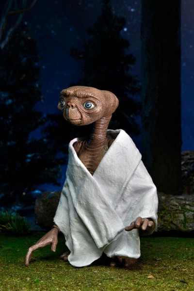 E.T. The Extra-Terrestrial Action Figure Ultimate E.T.