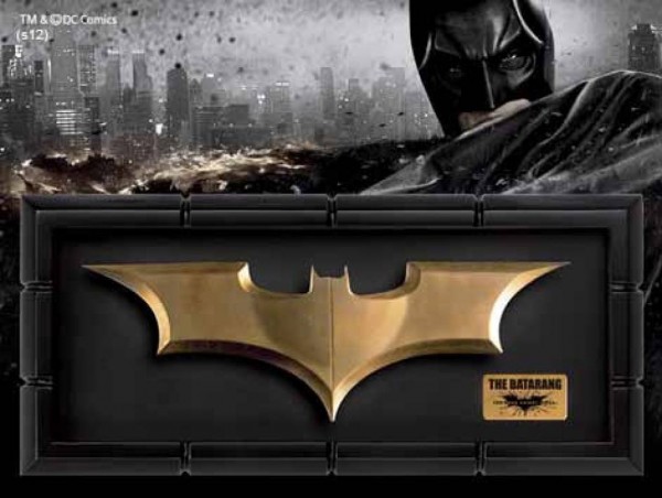 B-Ware Batman The Dark Knight Rises Replik 1/1 Batarang - defekte Verpackung