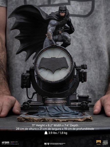 Zack Snyder's Justice League Art Scale Statue 1/10 Batman on Batsignal (Deluxe Version)