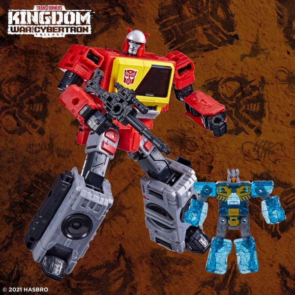 transformers-generations-war-for-cybertron-kingdom-voyager-blaster-hsf5680dnqg4NxHiZXLP