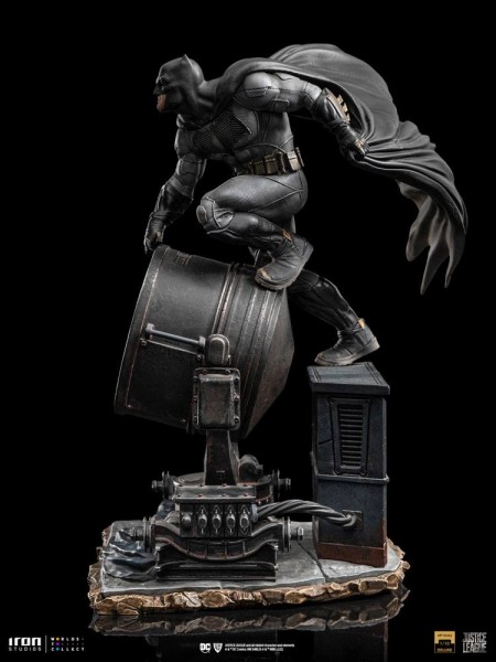 Zack Snyder's Justice League Art Scale Statue 1/10 Batman on Batsignal (Deluxe Version)