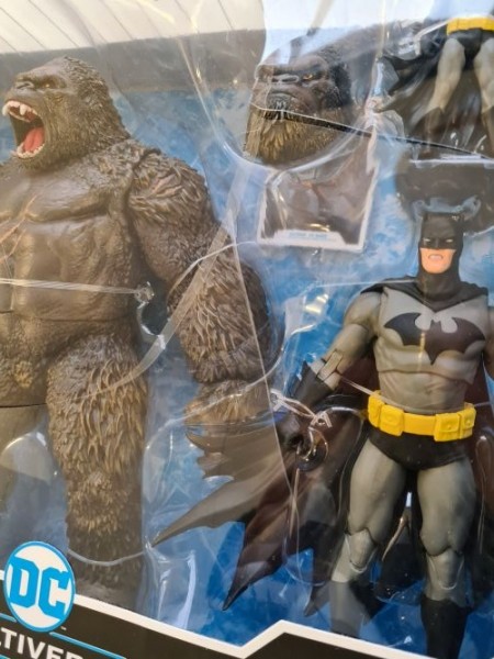 B-item DC Multiverse Batman vs. Kong Megafig Justice League vs. Godzilla vs. Kong Action Figure 2-Pack