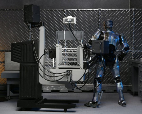 RoboCop Actionfigur Ultimate Battle Damaged RoboCop with Chair
