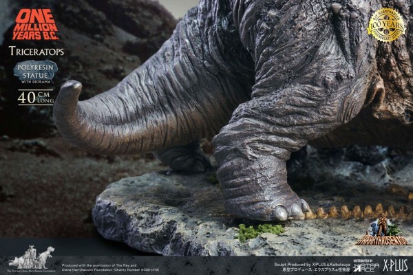 Eine Million Jahre vor unserer Zeit Statue Triceratops