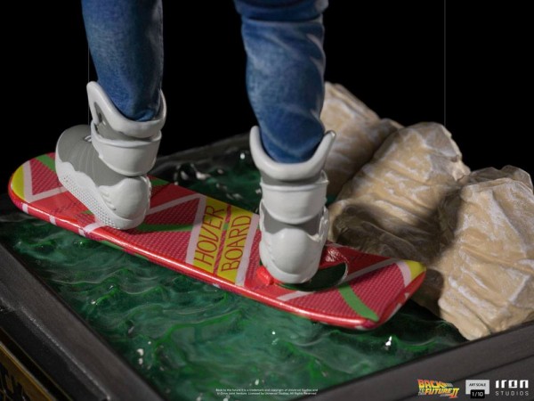 Zurück in die Zukunft II Art Scale Statue 1/10 Marty McFly on Hoverboard