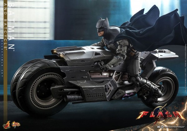 The Flash Movie Masterpiece Actionfigur mit Fahrzeug 1/6 Batman & Batcycle Set 30 cm