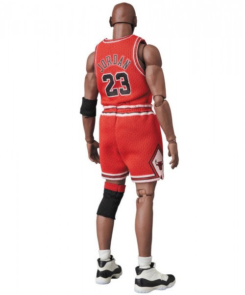 NBA MAFEX Actionfigur Michael Jordan (Chicago Bulls) 17 cm