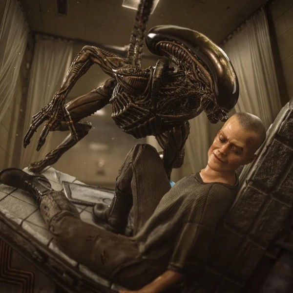 Alien 3 Ellen Ripley And Dog Alien 1/10 Statue