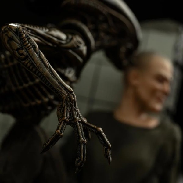 Alien 3 Ellen Ripley And Dog Alien 1/10 Statue
