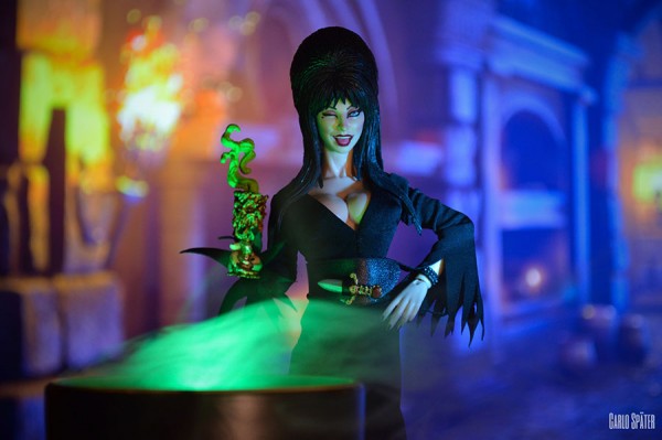 Elvira, Mistress of the Dark Retro Actionfigur Elvira