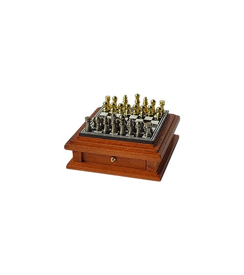 Small chessboard with magnetic pieces